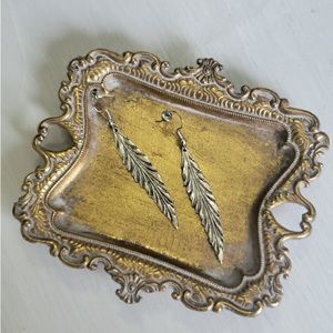 Dangle feather earrings